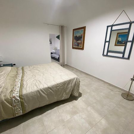 タラント La Torretta Del Surfistaヴィラ エクステリア 写真
